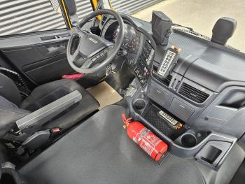 AD320S42 8x2 / WINCH / RETARDER